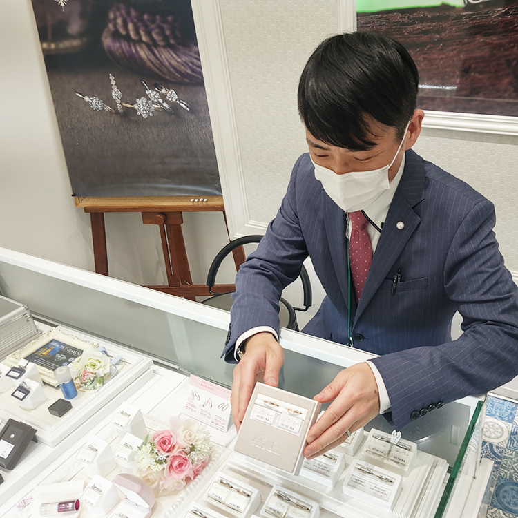 エヴァジュエリー堺店, 接客のイメージ